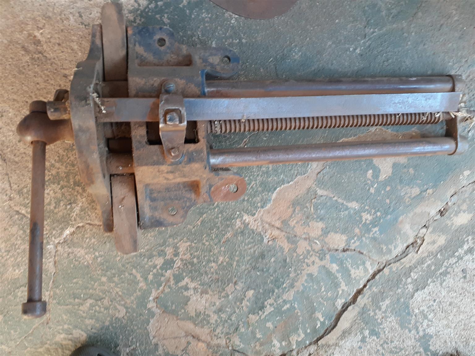 Record 53 woodworkers bench vise