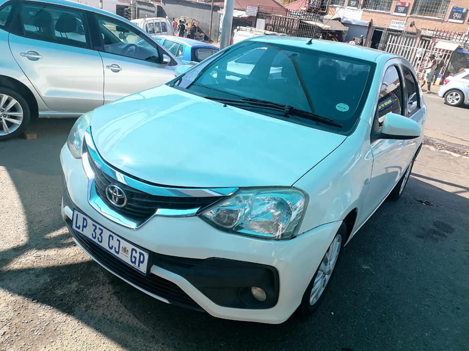2018 TOYOTA ETIOS 1.5 SEDAN MANUAL