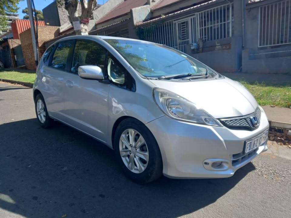 2012 HONDA JAZZ, ENG 1.5 PETROL, MANUAL TRANSMISSION, SILVER COLOR, MILEAGE
