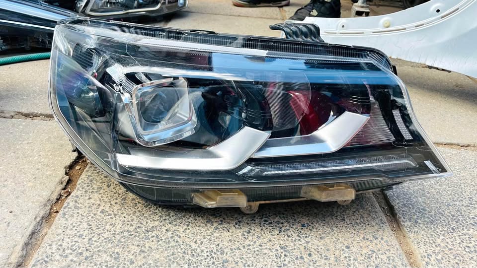 Peugeot LANDTREK Headlight - Private Seller Peugeot LANDTREK Headlight - Private Seller