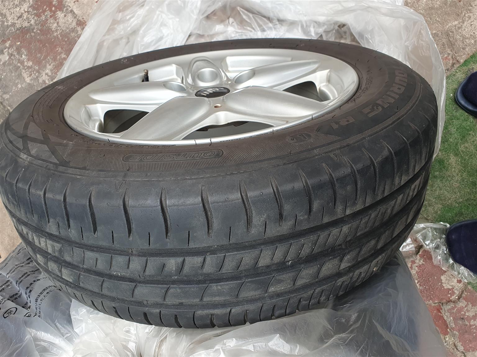 4 x 205/60 R16 Dunlop tyres with five star alloy mag rims - Private Seller