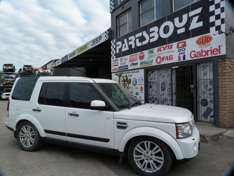 Land Rover Discovery 4 SD V6 SE AT White - 2012 STRIPPING FOR SPARES - Private Seller Land Rover Discovery 4 SD V6 SE AT White - 2012 STRIPPING FOR SPARES - Private Seller