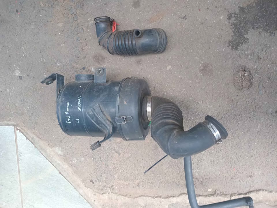 Ford ranger Wl 2.5 airfilter box and pipe for sale WhatsApp or cell - Private Seller