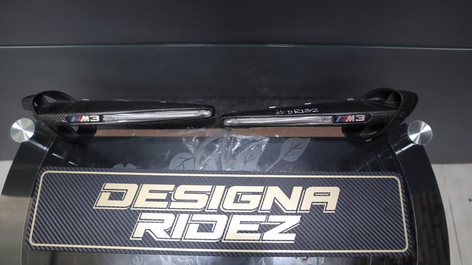 BMW M3 CARBON INDICATORS FOR FENDER - Private Seller BMW M3 CARBON INDICATORS FOR FENDER - Private Seller