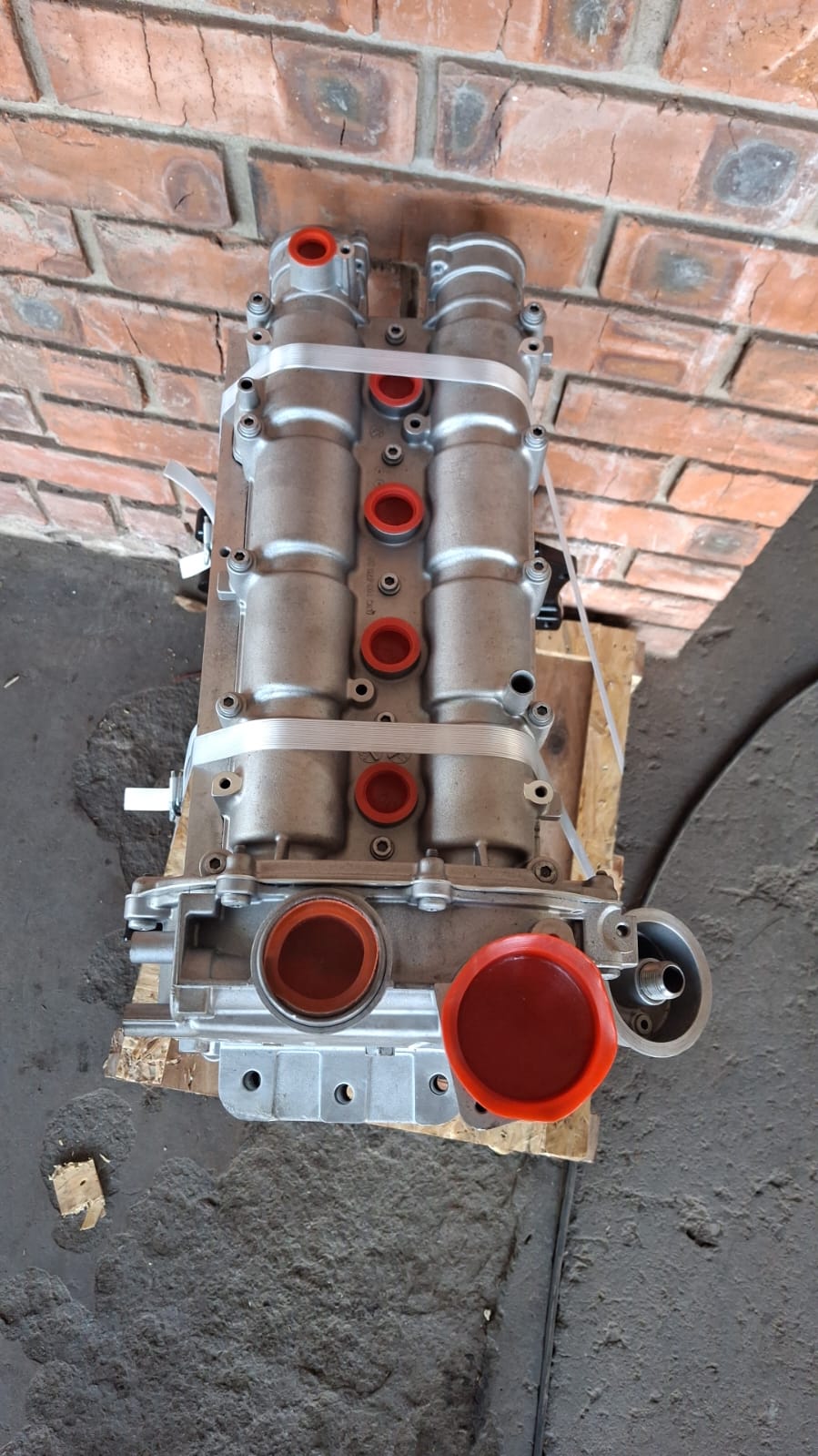 POLO VIVO 1.6 CLS NEW ENGINE FOR SALE - Private Seller POLO VIVO 1.6 CLS NEW ENGINE FOR SALE - Private Seller
