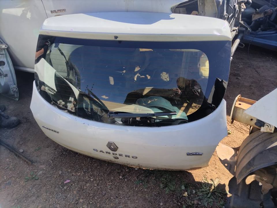 Renault Sandero tailgate - Private Seller Renault Sandero tailgate - Private Seller