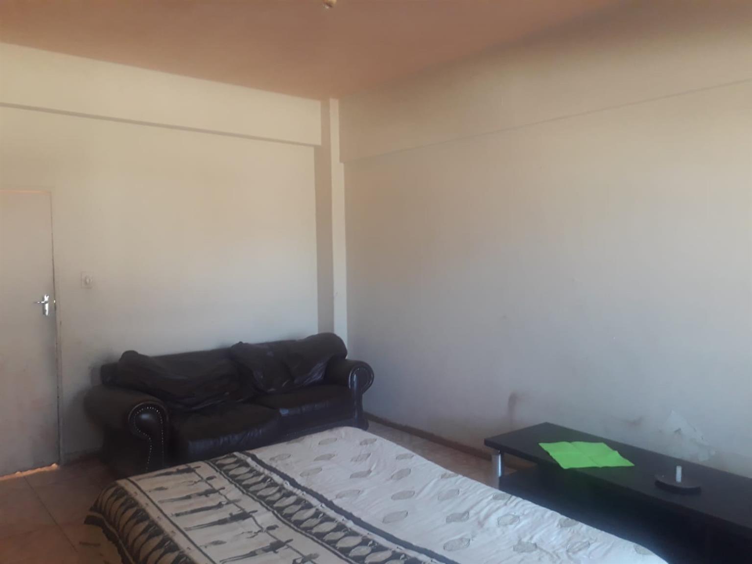 2 Spacious bedroom flat  Priced to Go!