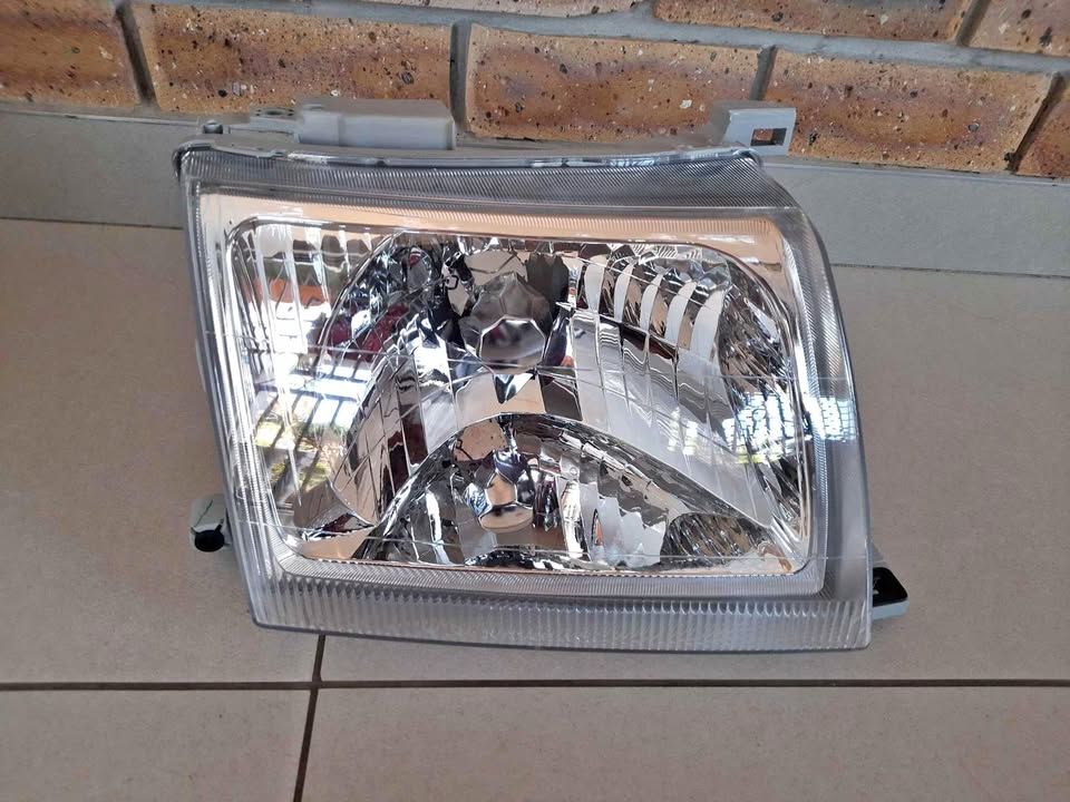 NISSAN HARDBODY 1999/04 BRAND NEW HEADLIGHTS FORSALE PRICE