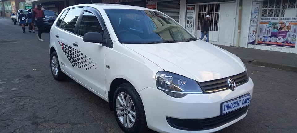 2014 VW POLO VIVO 1.6 TRENDLINE. MANUAL.. WHITE COLOUR..75000KM.. ACCIDENT FREE