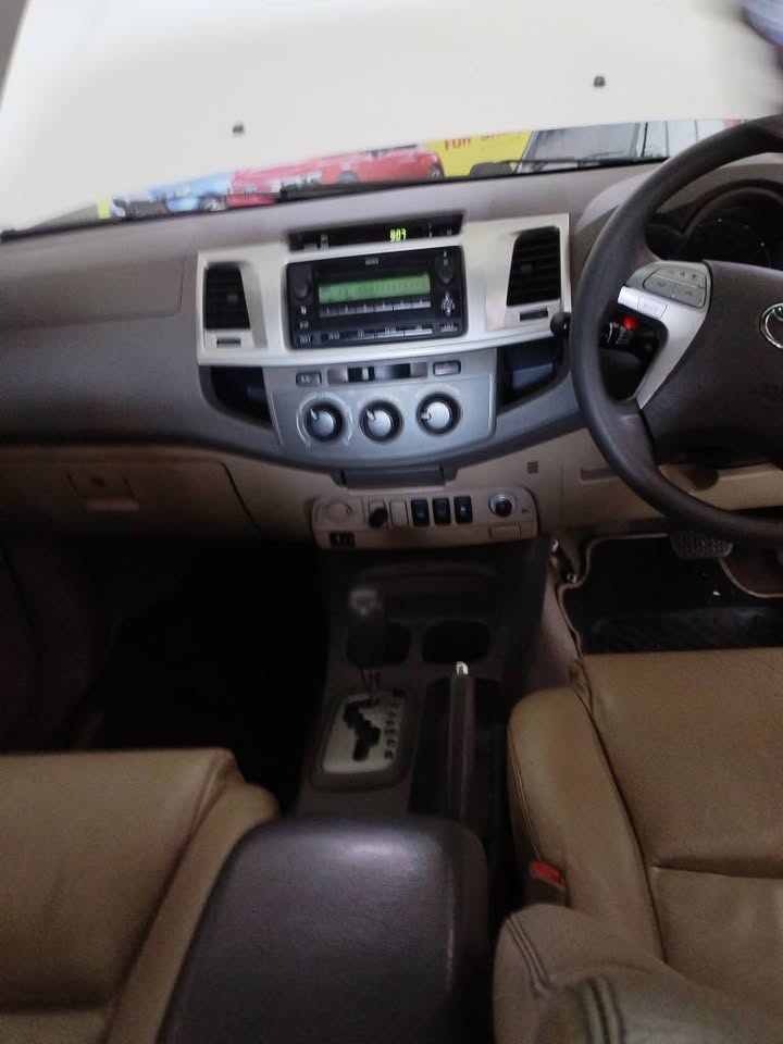 2013 TOYOTA FORTUNER 3.0 D4D /4X2/AUTOMATIC TRANSMISSION/151,000KM/LEATHER SEATS/CODE2/WHITE COLOUR/