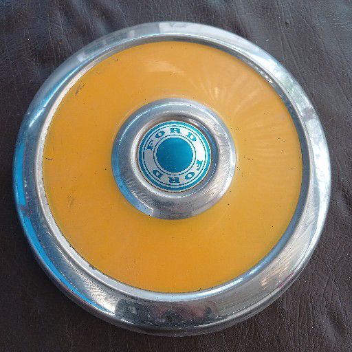 Escort, hub cap - Private Seller