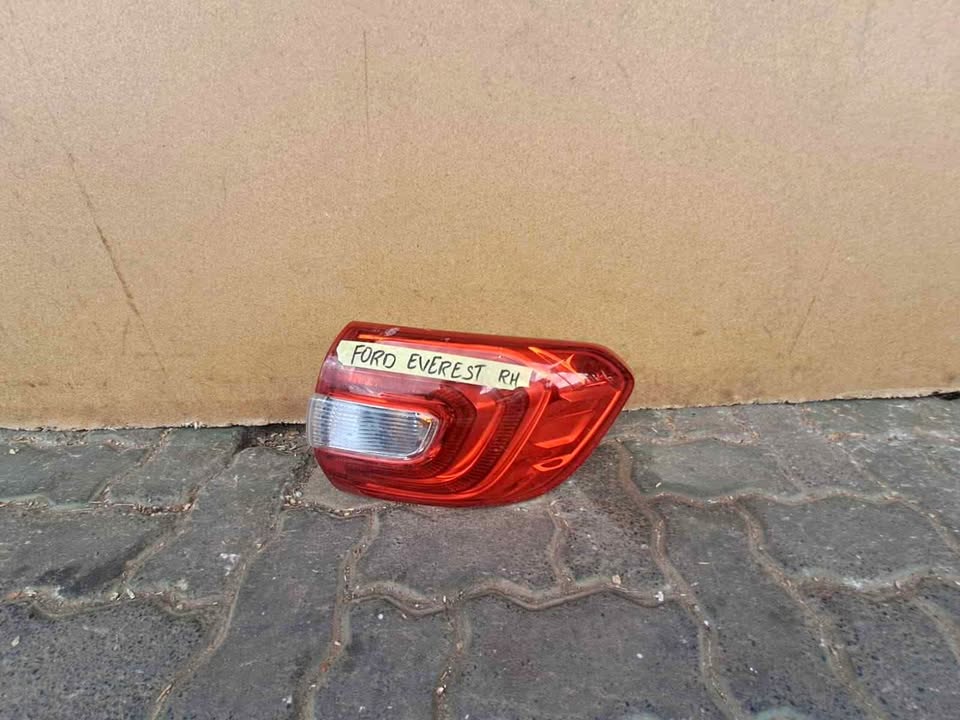Ford Everest Right side - Private Seller