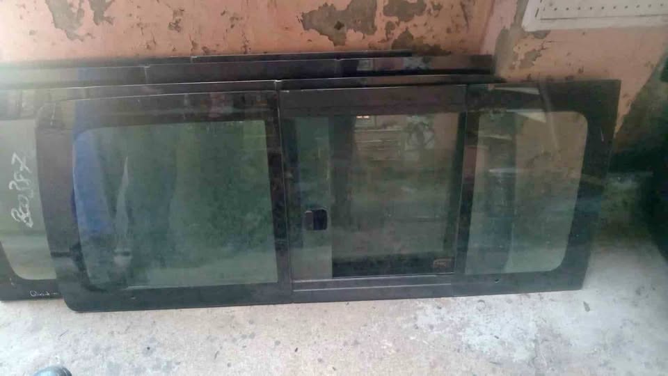 Toyota Quantum right rear glass selling for r750 - Private Seller Toyota Quantum right rear glass selling for r750 - Private Seller