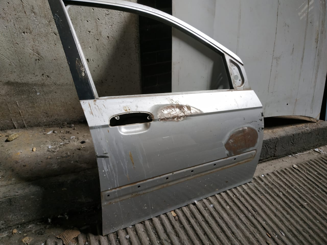 Hyundai Getz Right front door shell for sale - Private Seller