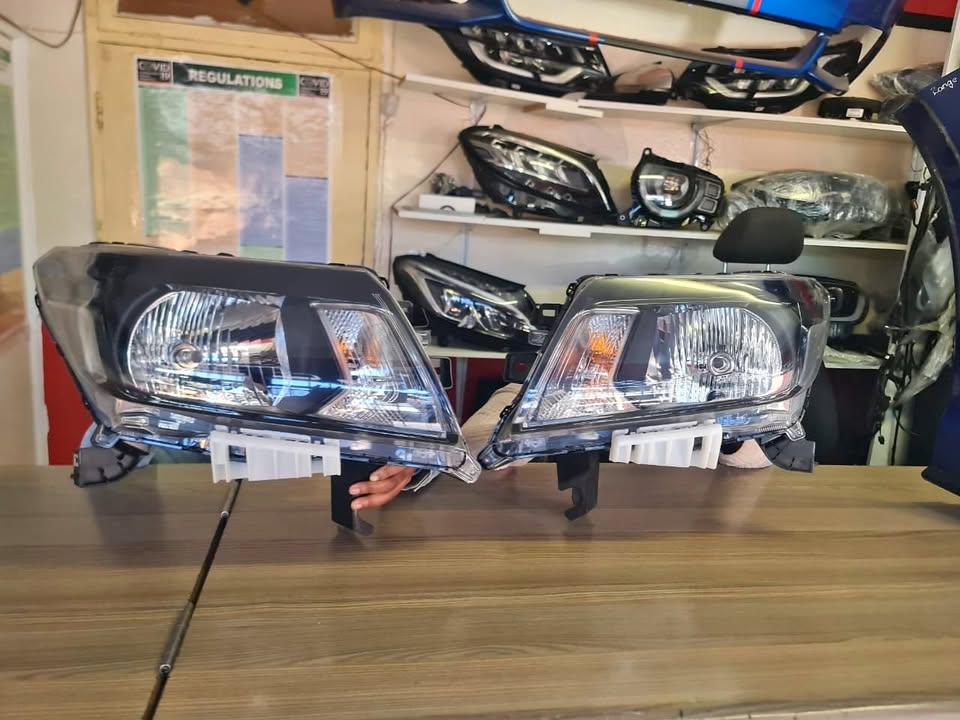 2022 NISSAN NAVARA NORMAL RIGHT AND LEFT HEADLIGHT FOR SALE BRAND NEW - Private Seller 2022 NISSAN NAVARA NORMAL RIGHT AND LEFT HEADLIGHT FOR SALE BRAND NEW - Private Seller