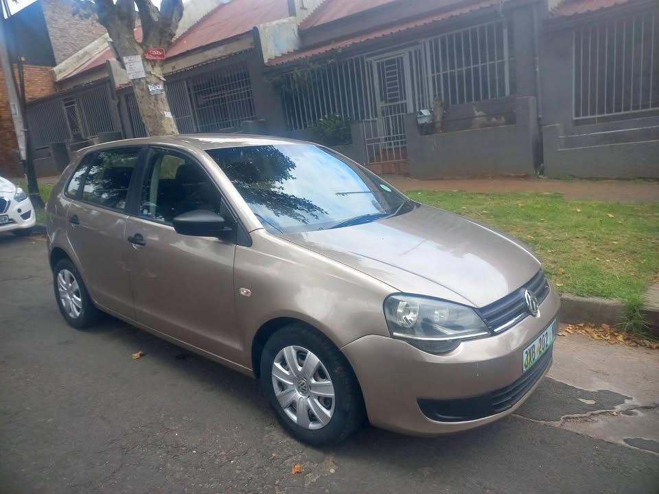2017 VW POLO VIVO HATCHBACK 1.4 Engine Petrol, Manual, Gold Color, Mileage 85000km 2017 VW POLO VIVO HATCHBACK 1.4 Engine Petrol, Manual, Gold Color, Mileage 85000km