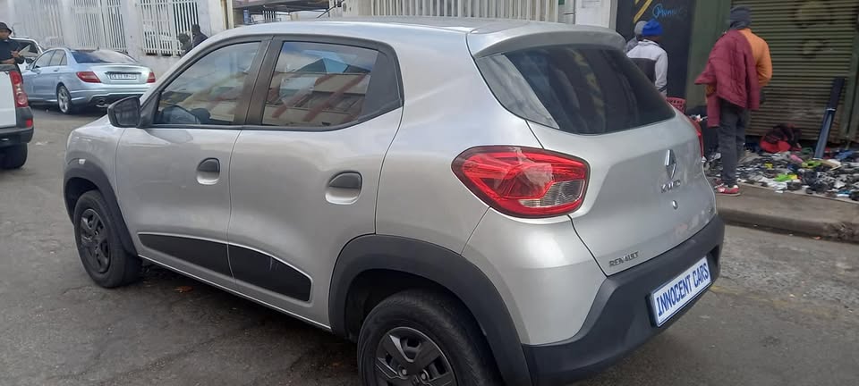 USED 2017 RENAULT KWID 1.0 AUTOMATIC PETROL. HATCHBACK 87000KMS SILVER COLOUR