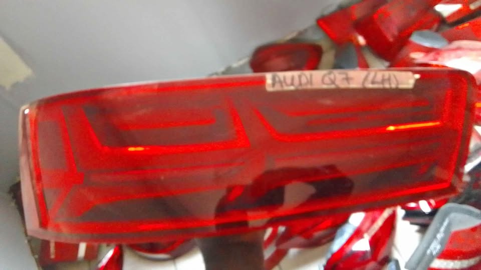 AUDI Q7 TAILLIGHTS - Private Seller AUDI Q7 TAILLIGHTS - Private Seller