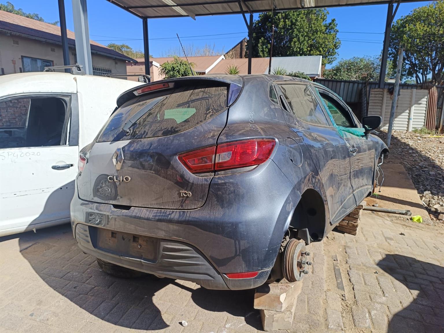 2018 RENAULT CLIO 900 STRIPPING FOR SPARES!!!! - Private Seller