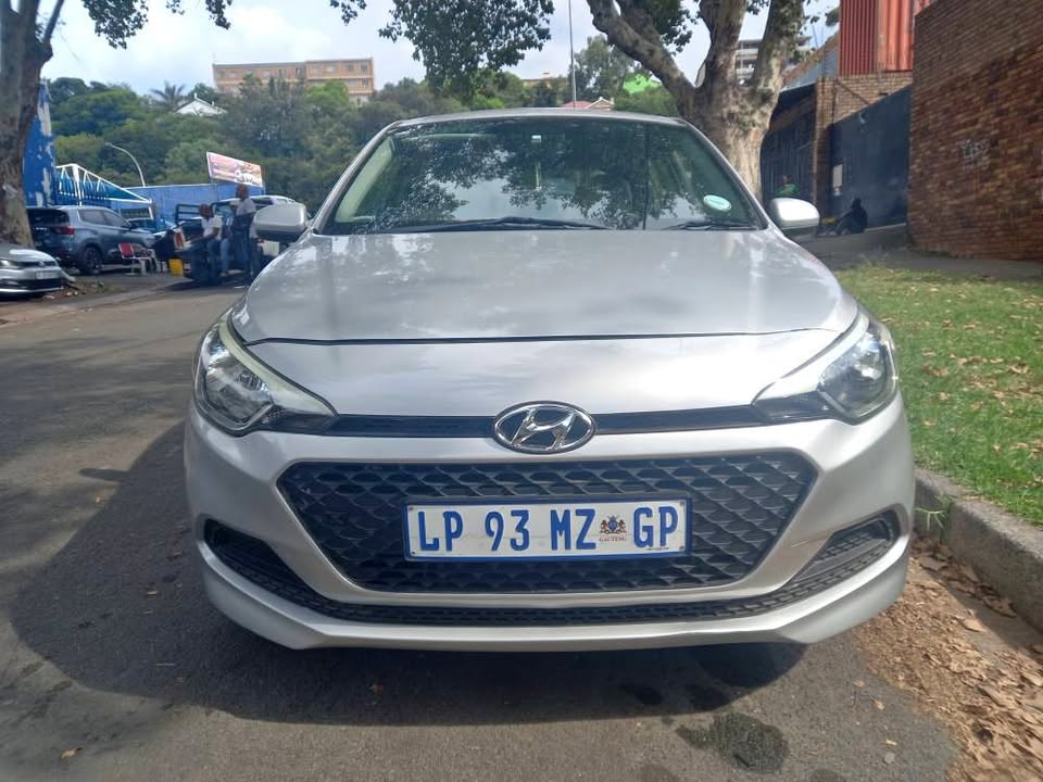 2018 Hyundai i20 Hatchback 1.2 Petrol, Automatic Transmission Color Silver Mileage 104000kms,