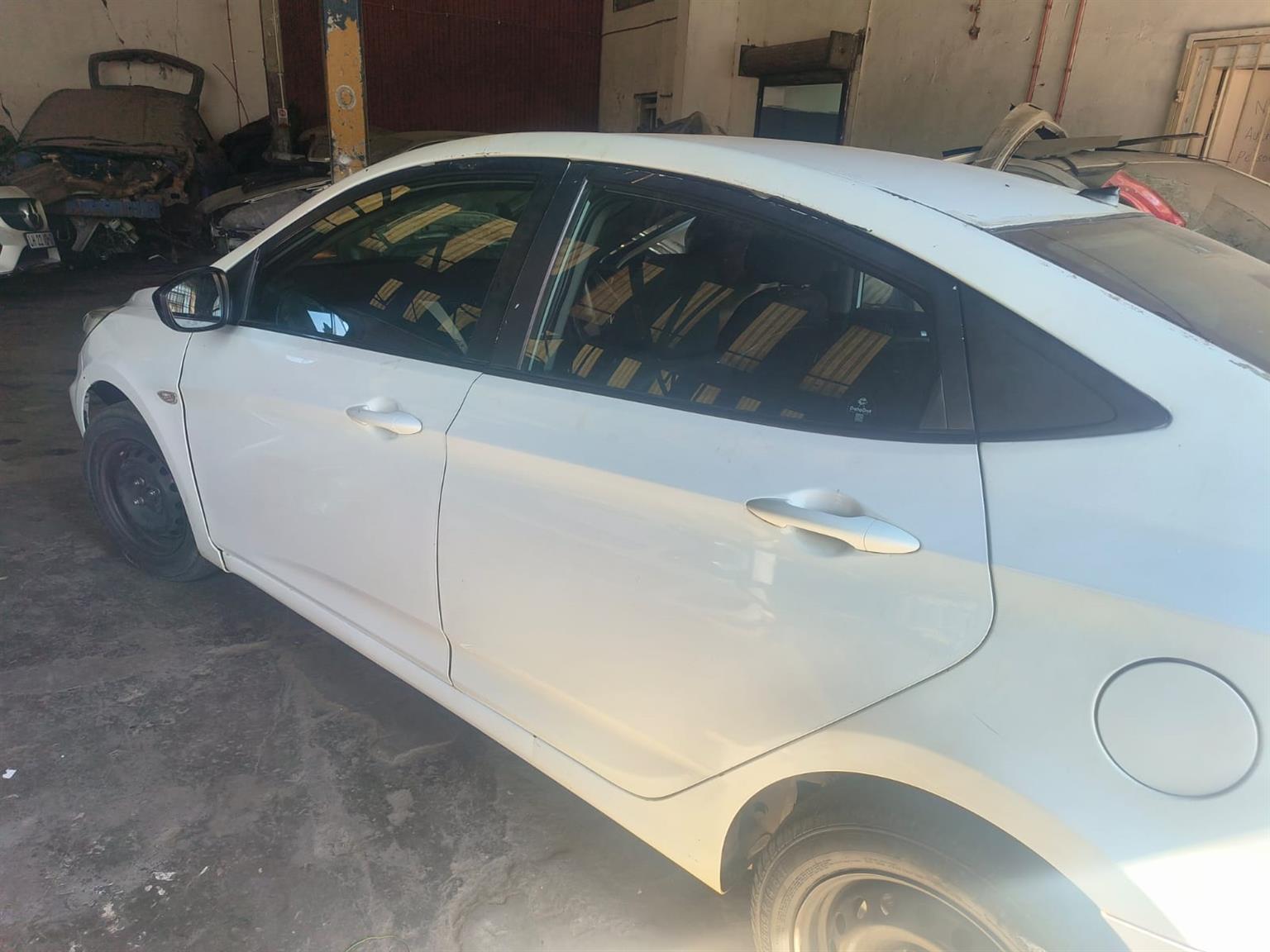 2016 Hyundai Accent 1.6 Fluid sedan #Stripping