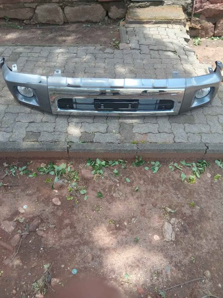 Neat 2024 Toyota Land Cruiser 79 Series Front Bumper With Lights - Private Seller Neat 2024 Toyota Land Cruiser 79 Series Front Bumper With Lights - Private Seller