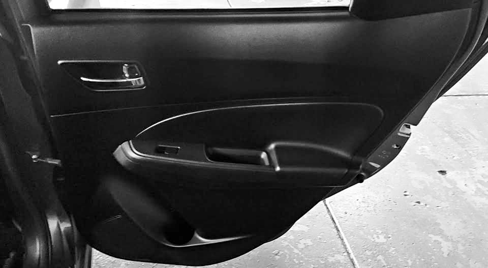 SUZUKI SWIFT RIGHT REAR DOOR PANEL - Private Seller SUZUKI SWIFT RIGHT REAR DOOR PANEL - Private Seller