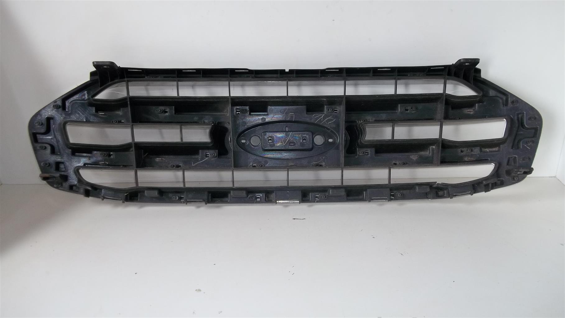 Ford Everest Grille - Private Seller Ford Everest Grille - Private Seller