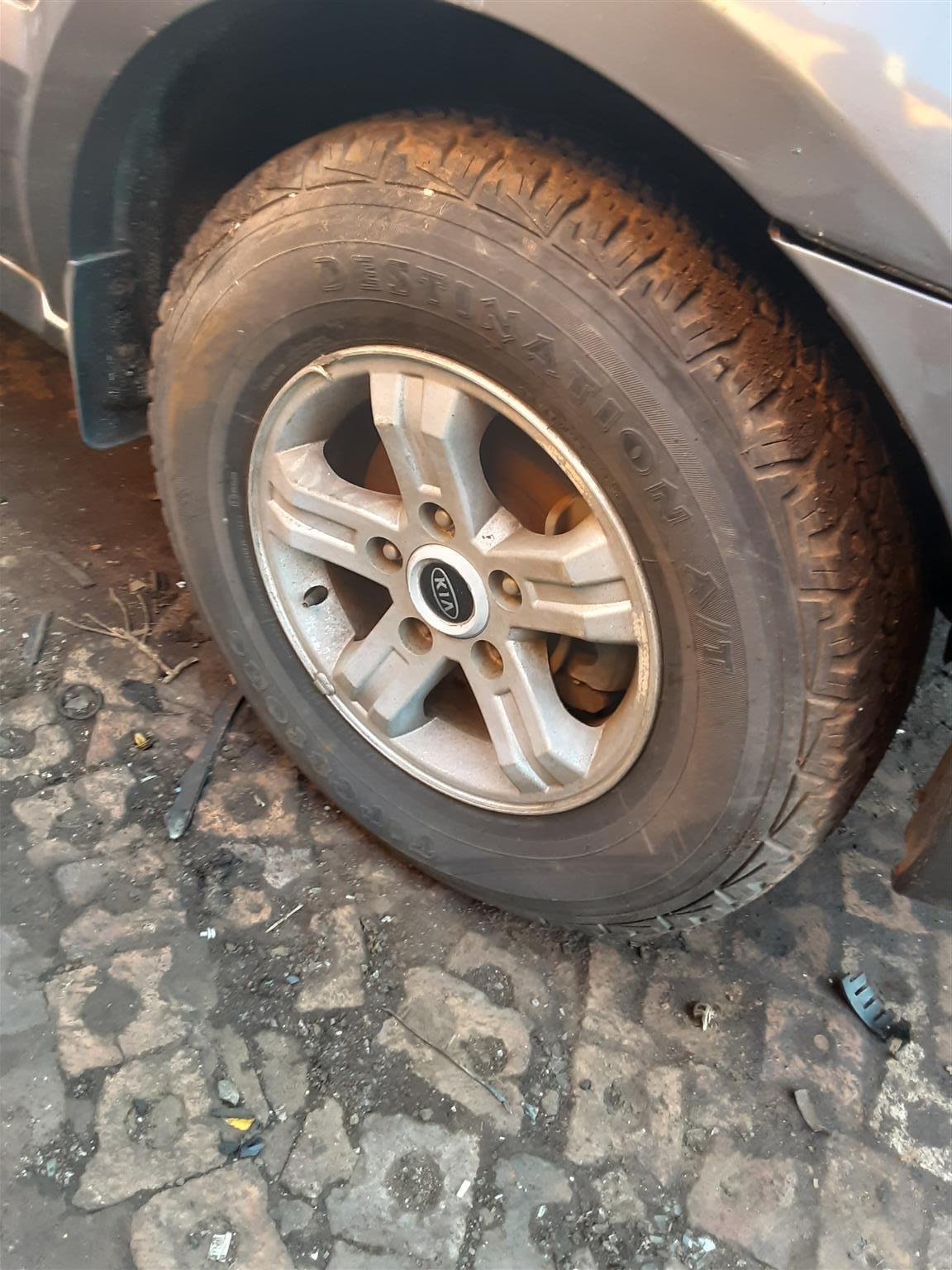 Stripping Kia Sorento EX 2007 for Spares - Private Seller