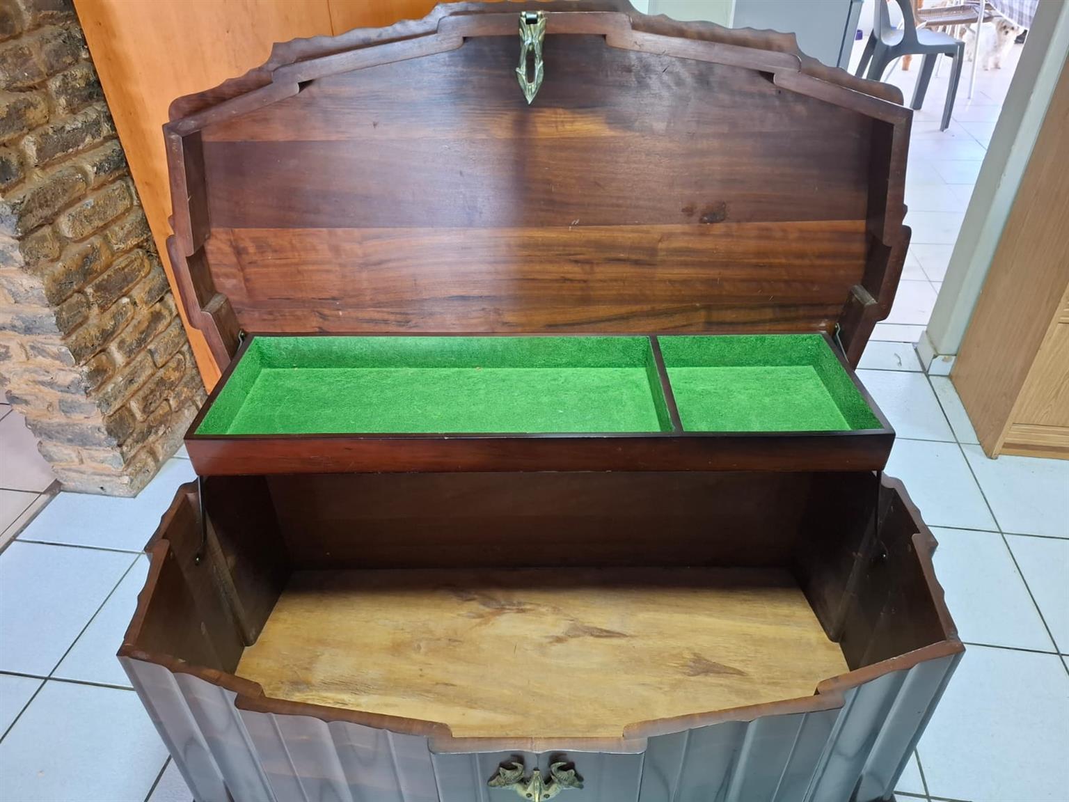 Trousseau Chest.