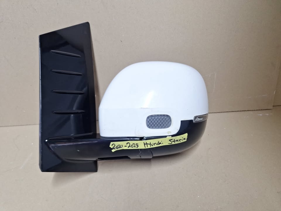 Hyundai Staria LHS Front Side Mirror (2021 - 2025) - Private Seller