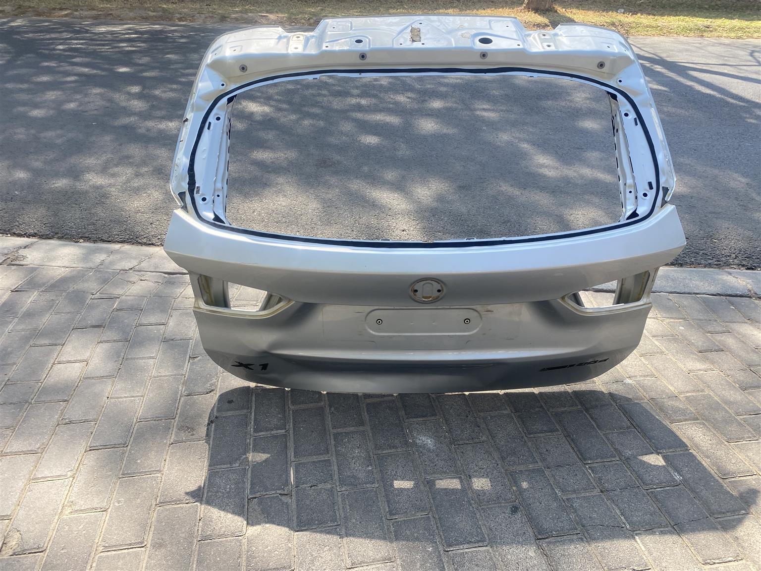 2017 BMW X1 TAILGATE SHELL FOR SALE. IN EXCELLENT CONDITION