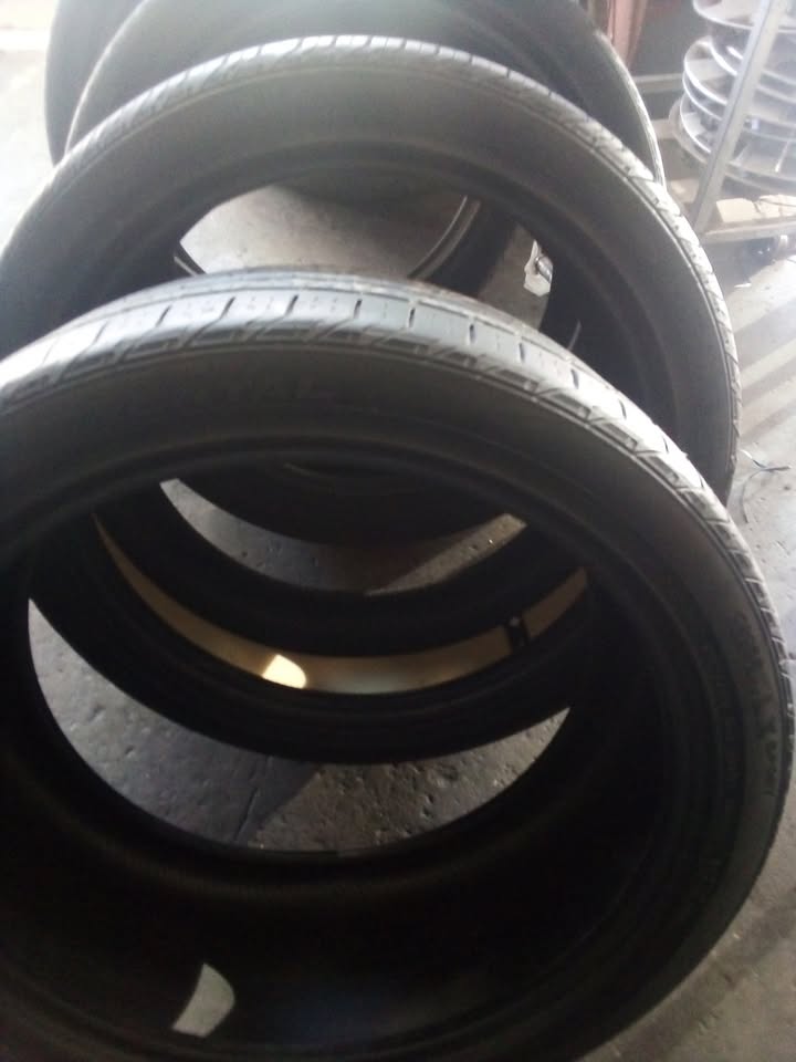 Set of 275/40/22 continental SUV's tyres for sell - Private Seller