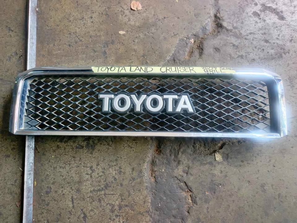 TOYOTA LAND CRUISER 70 / 79SERIES GRILL - Private Seller TOYOTA LAND CRUISER 70 / 79SERIES GRILL - Private Seller