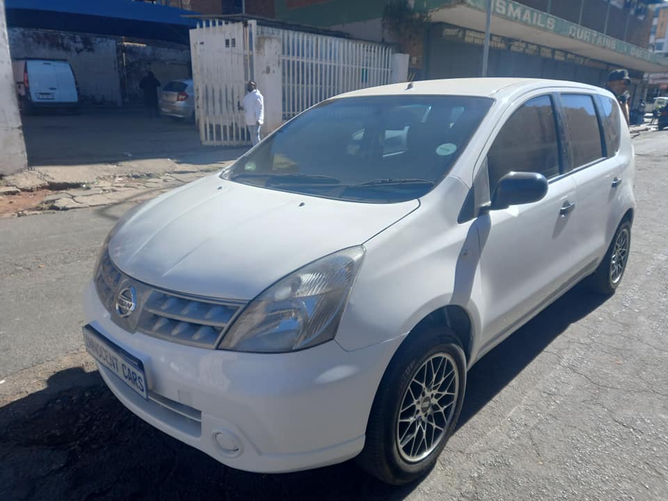 2010 NISSAN LIVINA 1.6 PETROL, MANUAL, WHITE COLOR, MILEAGE 98000KM