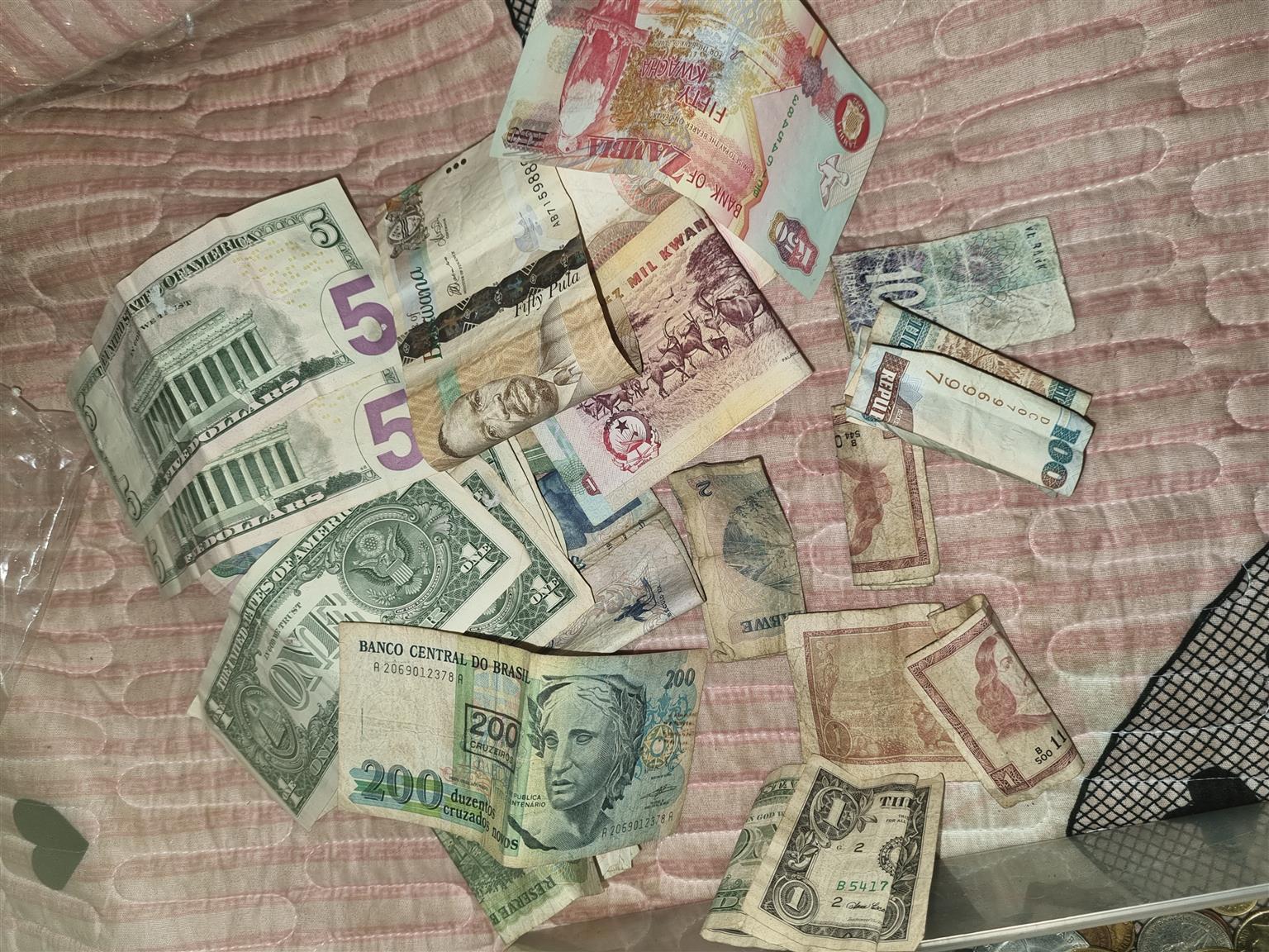 Coin and note collection of different countries