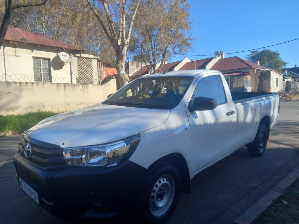 2023 Toyota Hilux single cab 2.0 VVTI Petrol Manual, White, Service Book Spere key,