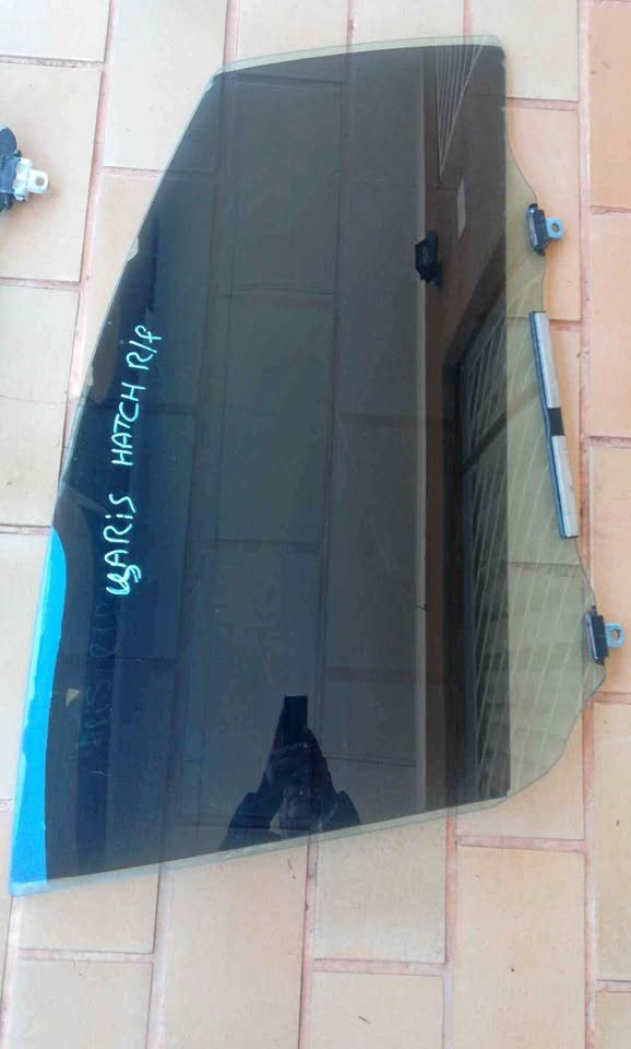 Toyota Yaris hatch door glasses - Private Seller Toyota Yaris hatch door glasses - Private Seller