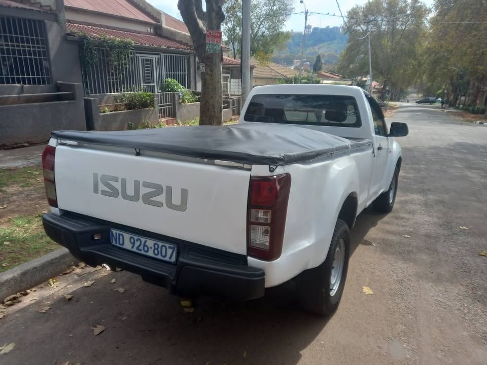 2014 Isuzu KB300 Dmax Single cab, High Raider, Manual, White, 95000kms