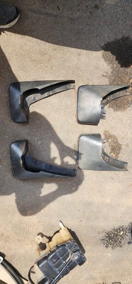 Jeep Commander 3.0 Mudflaps For Sale Call or WhatsApp - Private Seller
