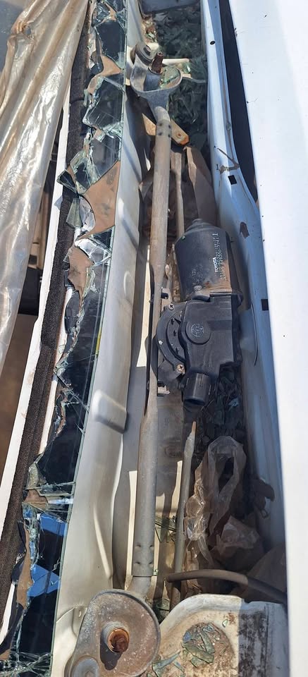 Toyota prado window wiper motor and meganism available - Private Seller
