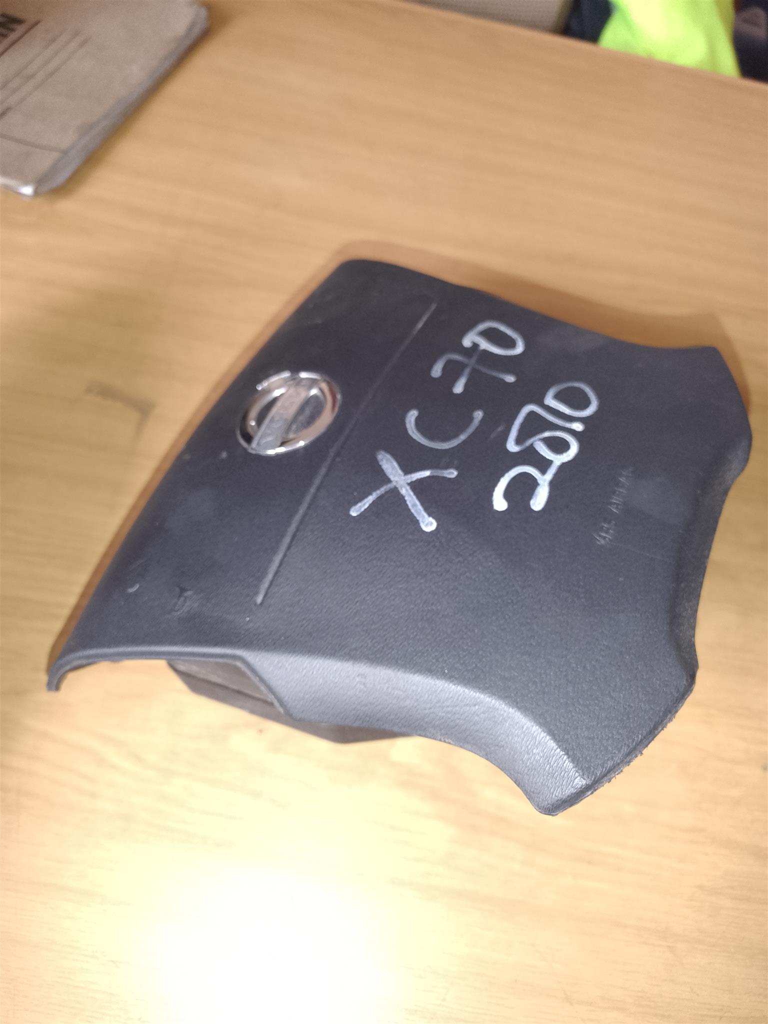 VOLVO XC70 2010 STEERING AIRBAG FOR SALE DELIVERY AVAILABLE COUNTRY WIDE - Private Seller VOLVO XC70 2010 STEERING AIRBAG FOR SALE DELIVERY AVAILABLE COUNTRY WIDE - Private Seller