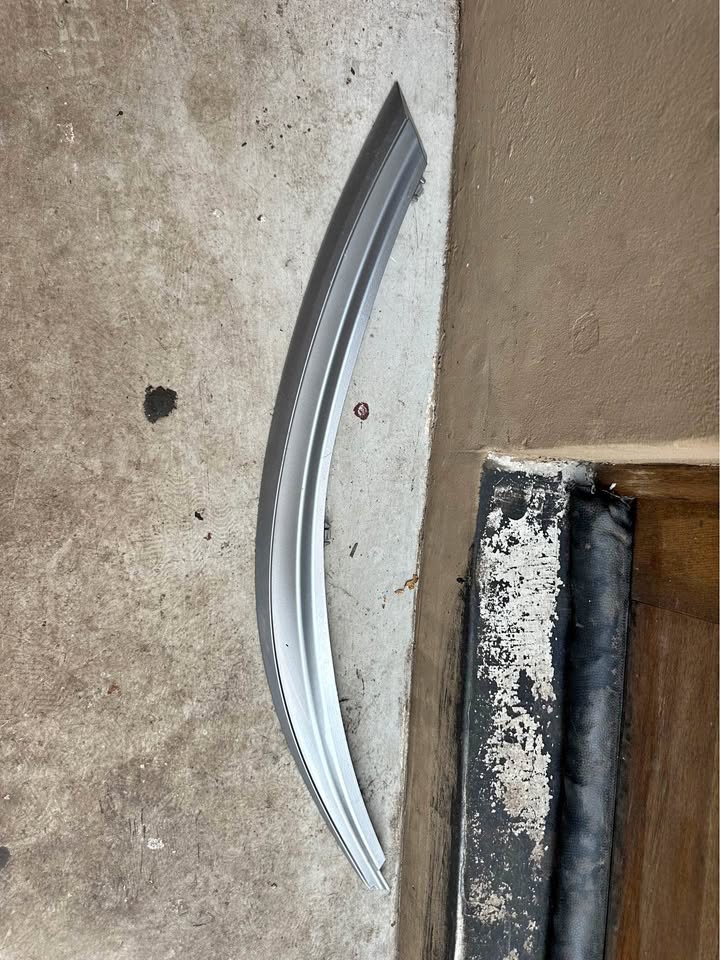 Toyota COVER, HEADLAMP, LH - Private Seller Toyota COVER, HEADLAMP, LH - Private Seller