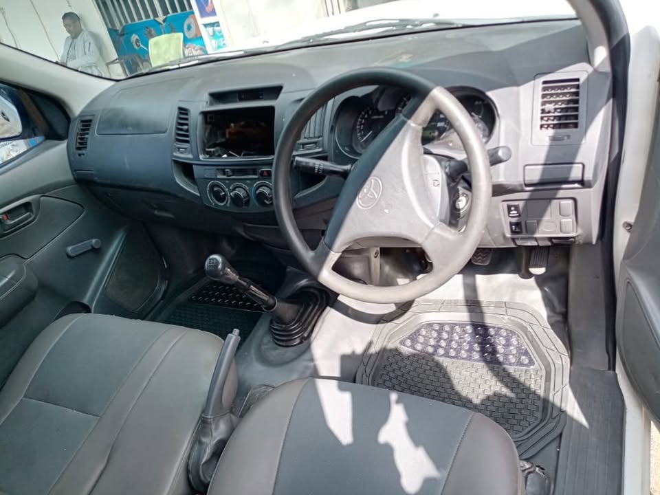 Used Toyota Hilux 2.7 single cab S - Private Seller Used Toyota Hilux 2.7 single cab S - Private Seller