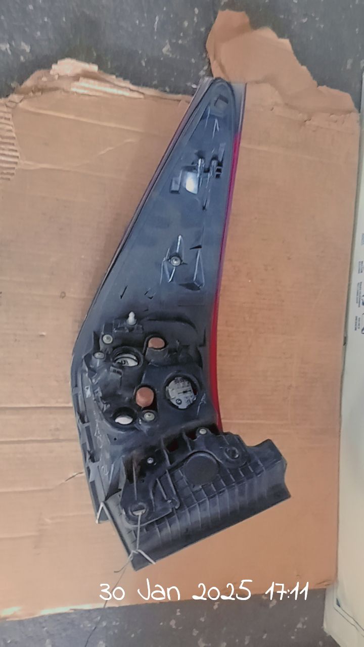 2016 / 2021 toyota taillight - Private Seller