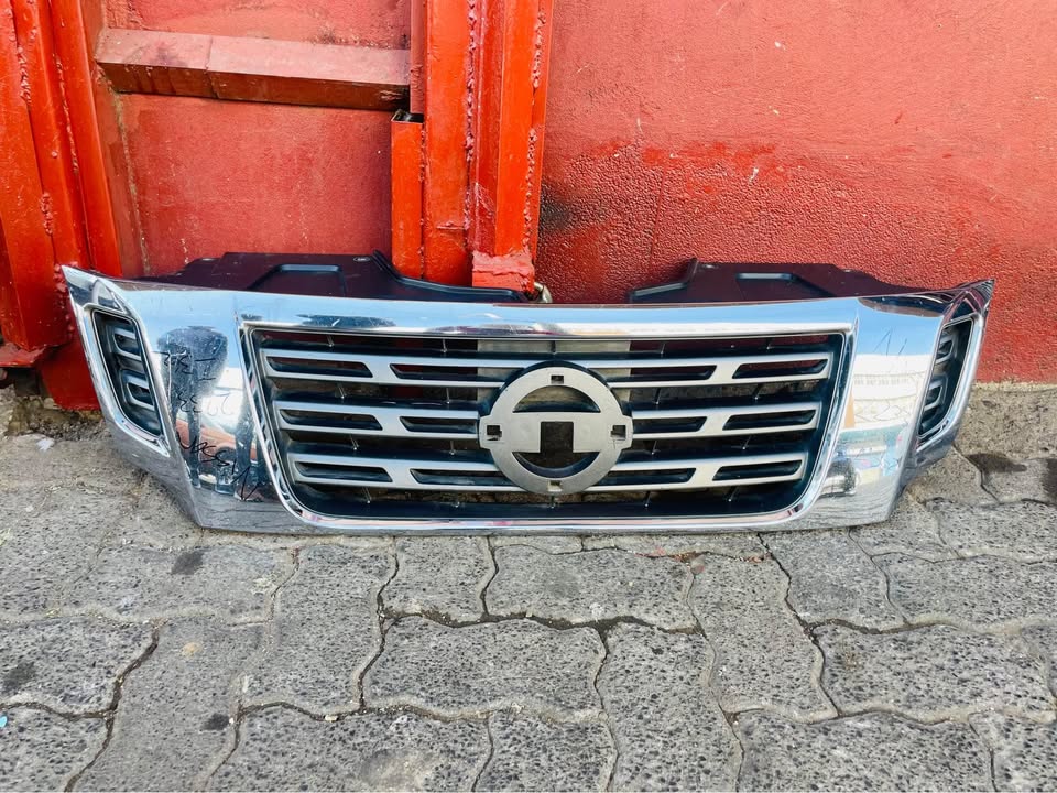 Nissan Np300 grille - Private Seller Nissan Np300 grille - Private Seller