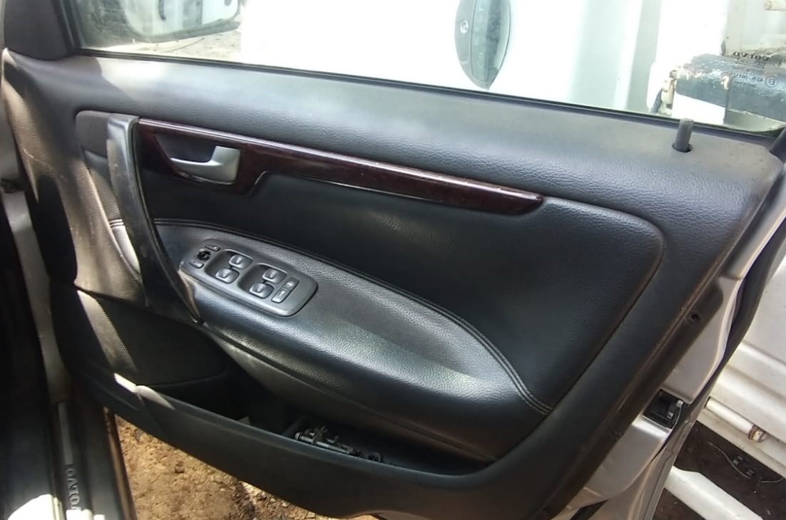 VOLVO S60 DOOR PANELS/DOORS - Private Seller VOLVO S60 DOOR PANELS/DOORS - Private Seller
