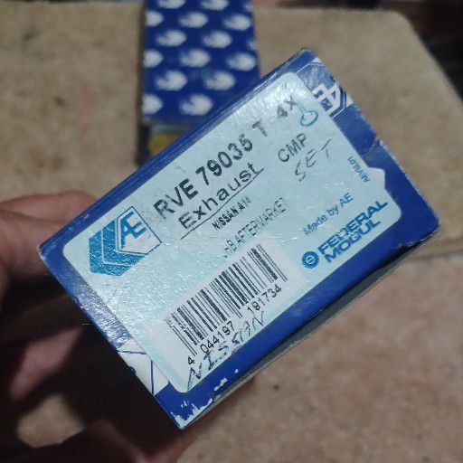 Nissan, exhaust valves - Private Seller