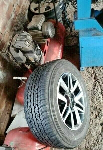 18inch Toyota Hilux/Fortuner original mag with used 265/60/18 to use for spare