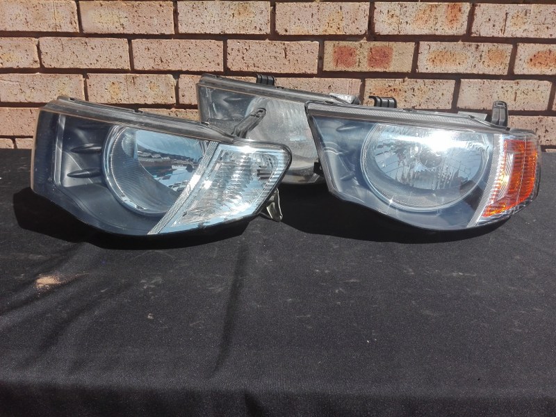 Mitsubishi Triton Headlight - Private Seller Mitsubishi Triton Headlight - Private Seller